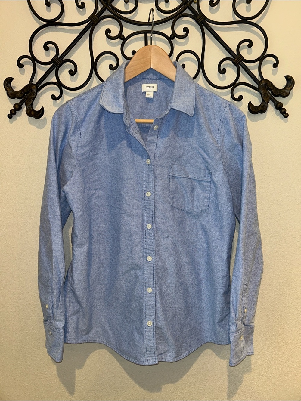 J CREW BUTTON-UP OXFORD SHIRT SIZE MEDIUM